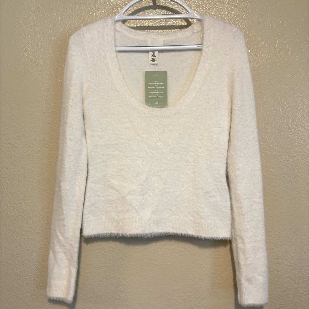 NWT H&M  White Fuzzy Cropped Sweater Sweetheart Neck Long Sleeve Size Small